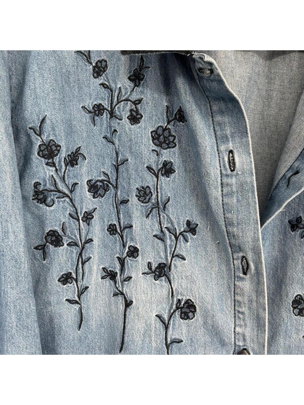 Capacity Denim Velvet Floral Detail Button Down Shirt Size L - Picture 4 of 6